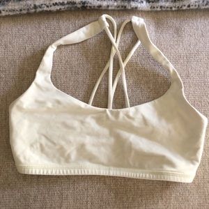 Lululemon sports bra size 4